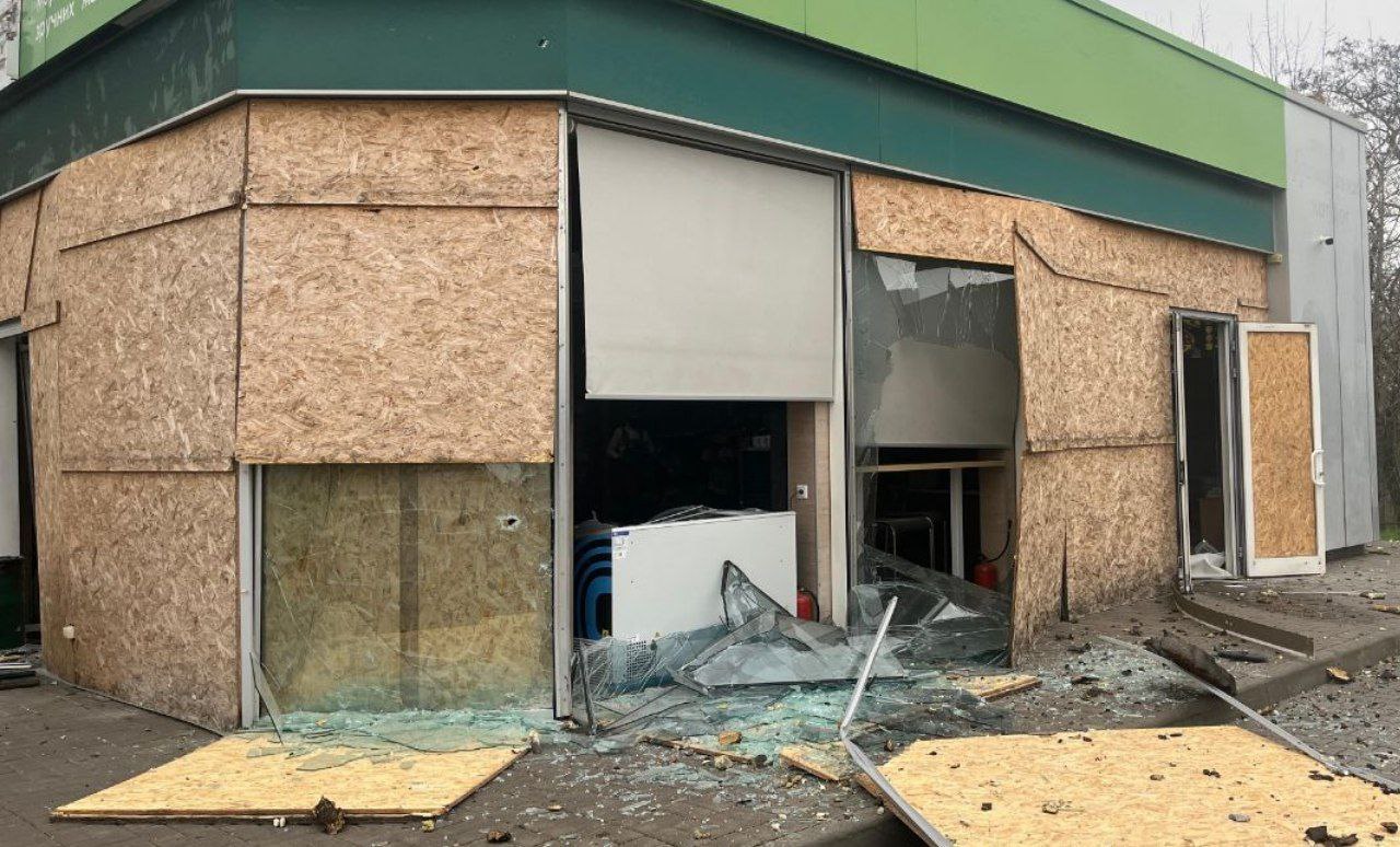 Изуродованные хозяйственные постройки