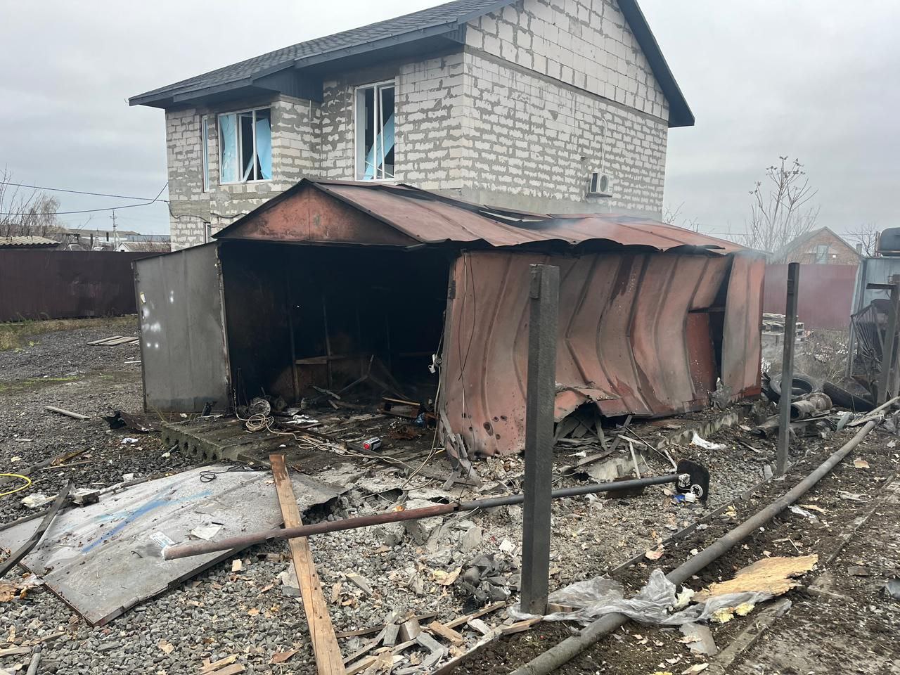 Пострадали гаражи