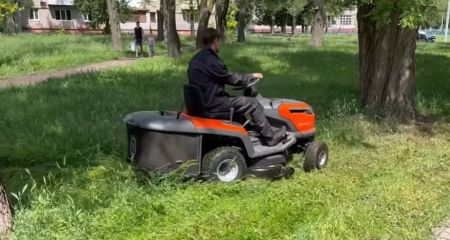 У місті на Дніпропетровщині траву коситимуть за мійльон гривень