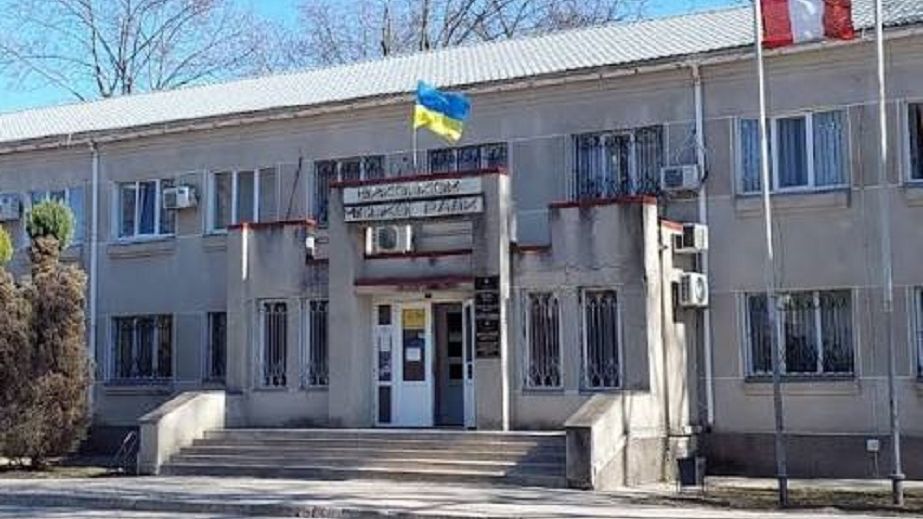 У місті на Дніпропетровщині для охорони будівлі мерії обрали приватну фірму за дорожчу ціну: поліція подала скаргу