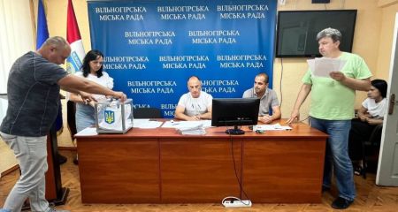 В городе на Днепропетровщине депутаты провалили голосование за нового секретаря горсовета от "слуг"