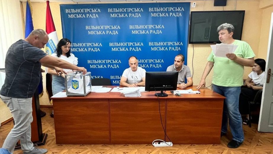 В городе на Днепропетровщине депутаты провалили голосование за нового секретаря горсовета от "слуг"