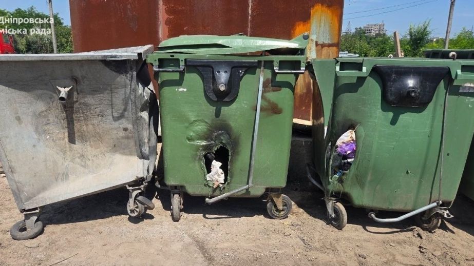 Понад 1000 зруйнованих баків від початку року: у Дніпрі виник гострий дефіцит сміттєвих контейнерів (ФОТО)