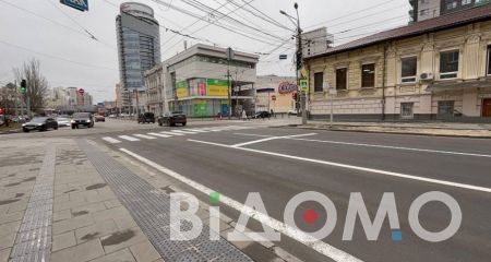 На улице в центре Днепра сменили тип парковки и обновили тротуары (ФОТО, ВИДЕО)