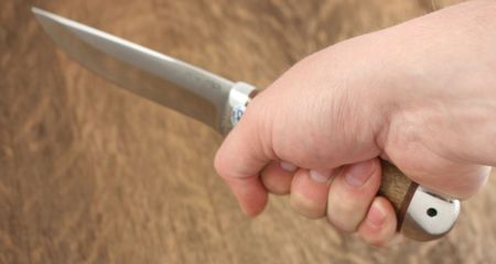 У Кривому Розі чоловік із ножовими пораненнями забіг у магазин, нападник у розшуку (ФОТО)