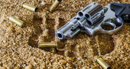 У Дніпрі на Мирному чоловік відкрив стрілянину з шумового пістолета, що відомо