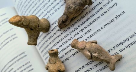 Дніпряни випадково знайшли унікальні старовинні іграшки на власному городі (ФОТО)
