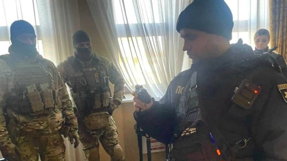 Взяв у полон працівника готелю та погрожував усіх підірвати: у Дніпрі затримали злочинця (ФОТО)