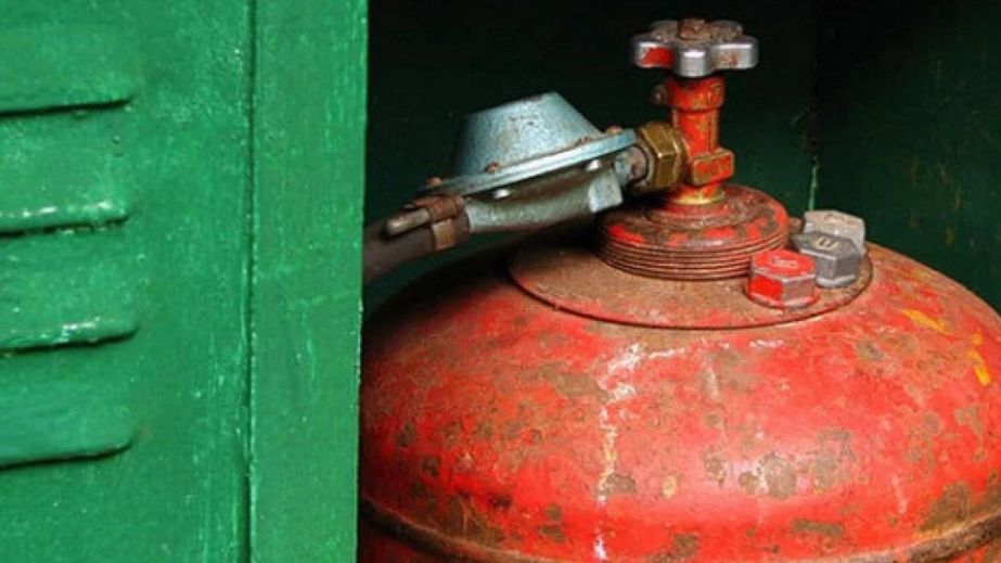 У Магдалинівці через вибух газового балона постраждала ціла родина (ФОТО)