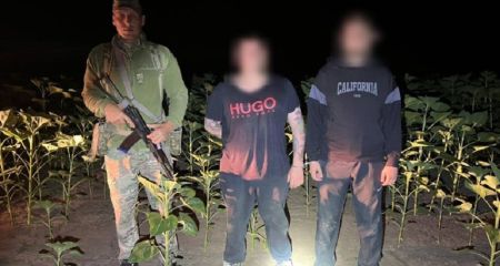 Доставляла мама: прикордонники затримали жителя Дніпропетровщини, який намагався втекти з країни (ВІДЕО)