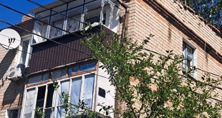 Упродовж 1 серпня росіяни обстріляли Нікополь: пошкоджені багатоповерхівки (ФОТО)