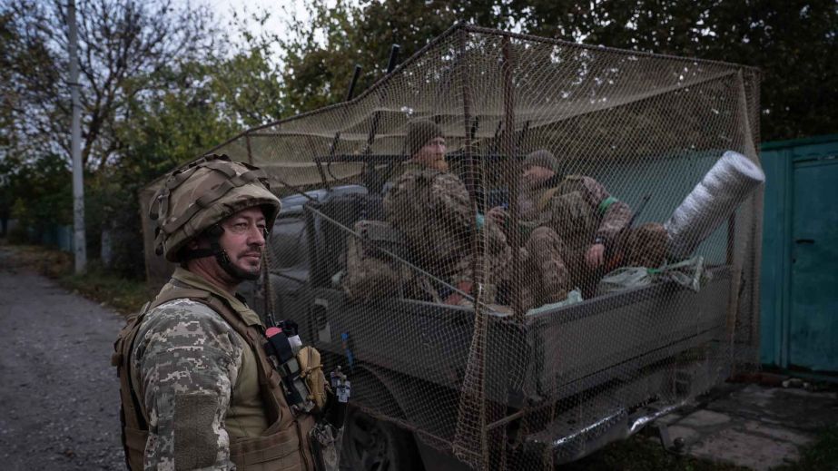 Под засильем вражеских дронов: бойцы бригады из Днепропетровщины показали, как происходит замена пехоты на позициях (ФОТО)