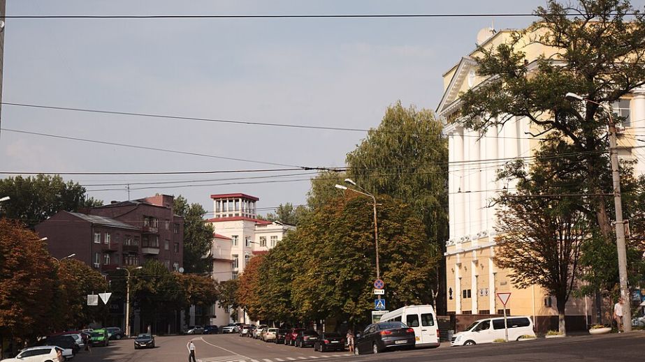 В Днепре на улице Вернадского планируют почти на год перекрыть тротуар