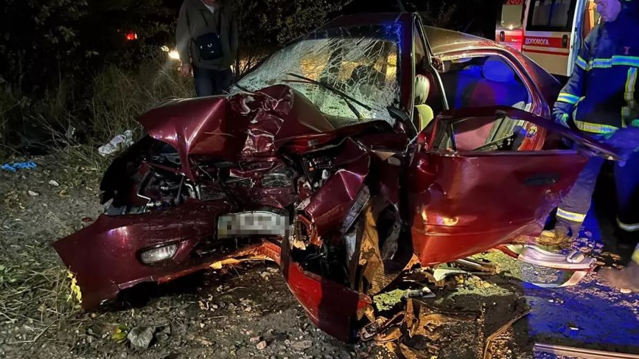 Смертельна аварія у Верхньодніпровську: тіло 19-річного водія деблоковували рятувальники (ФОТО)