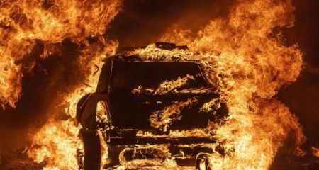 У Кривому Розі невідомі підпалили авто (ФОТО)
