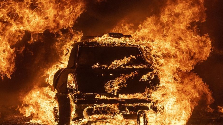 У Кривому Розі невідомі підпалили авто (ФОТО)