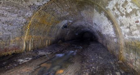 Прогулка под городом: в Днепре молодежь устроила танцы в ливневой канализации (ВИДЕО)