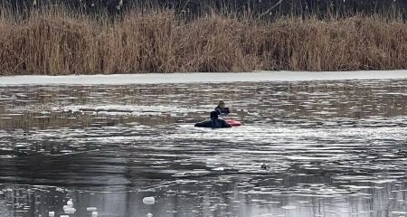 На Днепропетровщине мужчина провалился под лед (ФОТО)