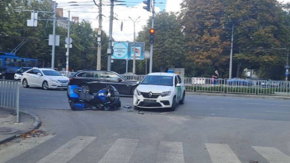 В Днепре произошло мото-ДТП на перекрестке улиц Новокрымская и Независимости