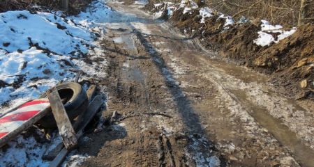 У Дніпрі городяни самі відремонтували дорогу, не дочекавшись допомоги влади (ФОТО)