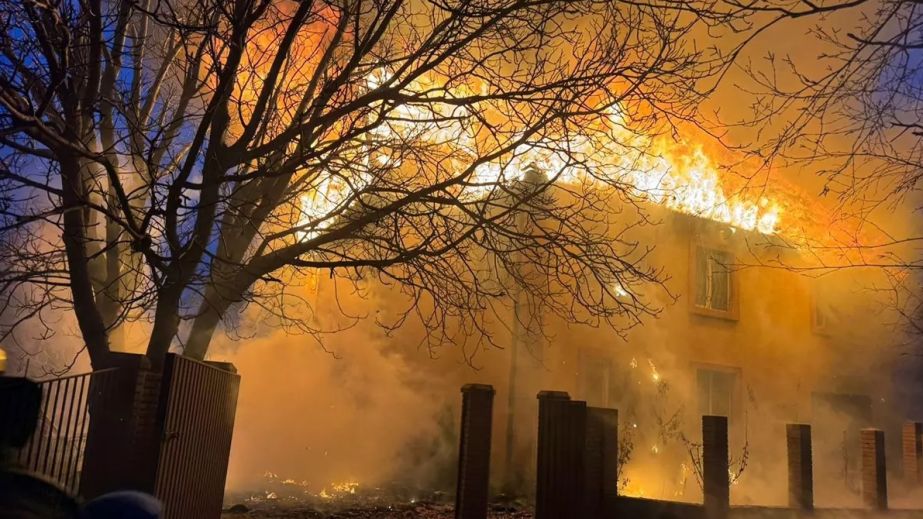На Дніпропетровщині вщент вигорів двоповерховий будинок (ФОТО)