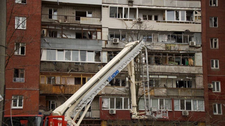 Во время "шахедного" удара по Днепру обломок влетел в дом Филатова (ФОТО)
