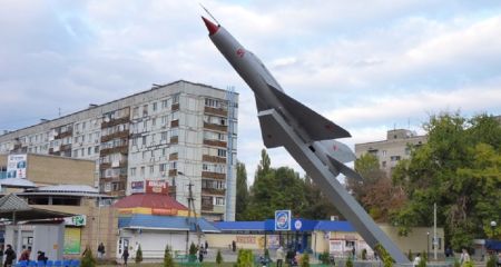 У Самарі чоловік видерся на знаменитий пам'ятник літаку (ВІДЕО)