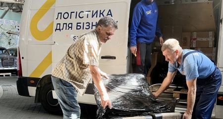 Автобус из пепла: в Днепре начали восстанавливать символ войны (ФОТО)
