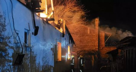 У Кривому Розі 87-річна жінка ледь не згоріла у власному будинку (ФОТО)