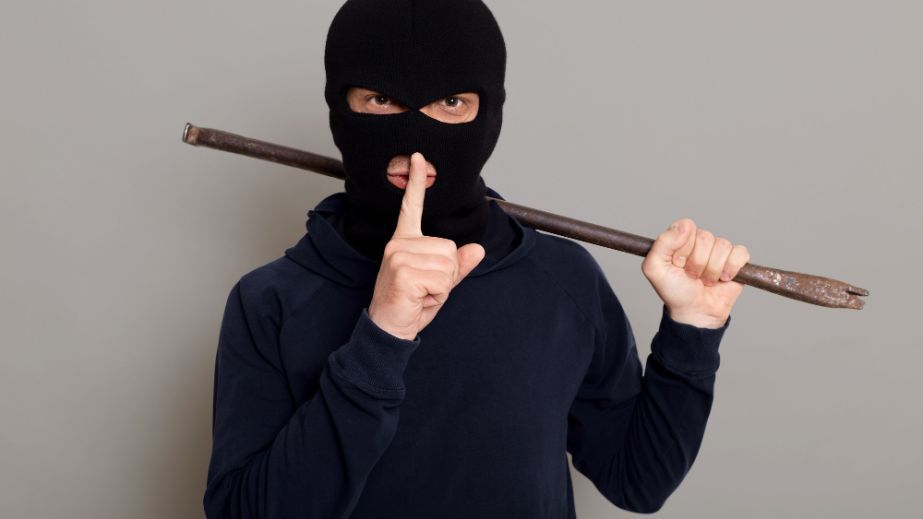 Банда разбойников избила пенсионера в Днепропетровской области