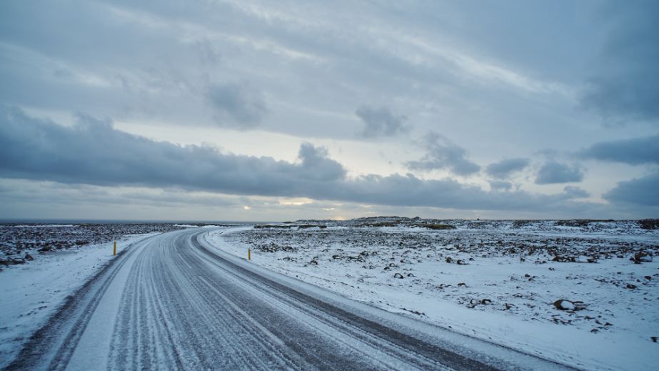 Водія з розтрощеного авто вирізали рятувальники: на трасі Дніпро-Кривий Ріг сталася чергова ДТП (ФОТО)