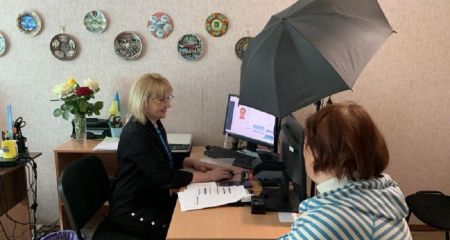 Ждала 33 года: в Днепропетровской области женщина пришла менять советский паспорт