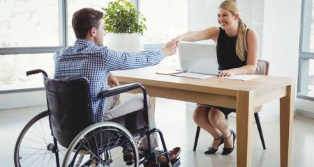 Трудоустройство людей с инвалидностью: какие правила действуют в 2026 году