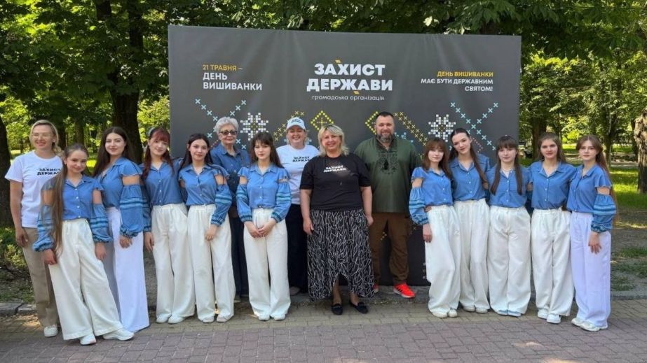 "Це наше свято&rdquo;: у Дніпрі збирали підписи за державний статус Дня вишиванки (ФОТО)