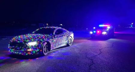 На вулицях Дніпра помітили "новорічний" патруль поліції (ВІДЕО)
