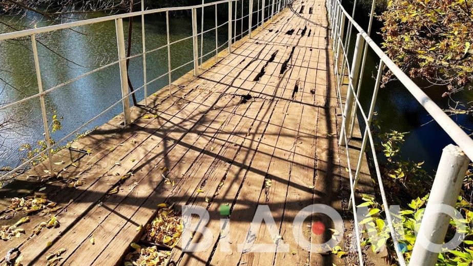 В Кривом Роге 70-летний мужчина упал в реку с неработающего моста (ВИДЕО)