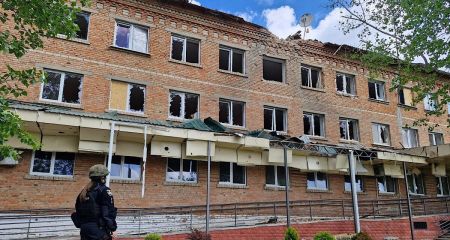 Розтрощені авто та понівечені будинки: у поліції показали наслідки ворожих атак на Дніпропетровщину минулої доби (ФОТО)