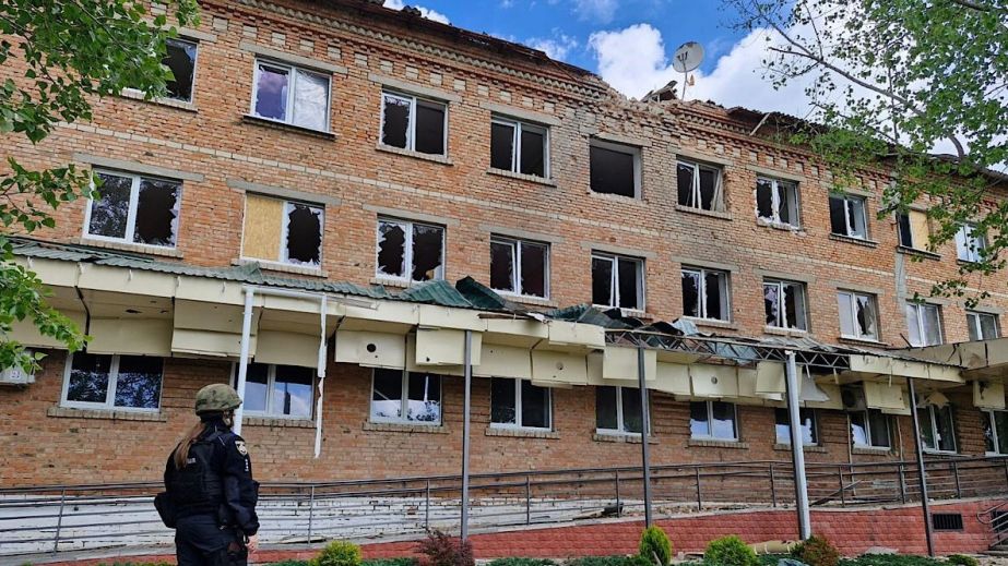 Разбитые авто и изуродованные дома: в полиции показали последствия вражеских атак на Днепропетровщину за прошедшие сутки (ФОТО)