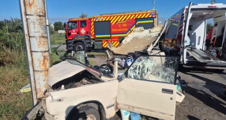 Жуткая авария на Полтавском шоссе в Днепре: спасатели деблокировали двух женщин из искореженного авто (ФОТО)