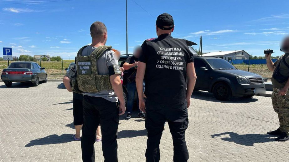 В Кривом Роге псевдоволонтер торговал автомобилями, ввезенными в качестве гуманитарной помощи для военных (ФОТО)
