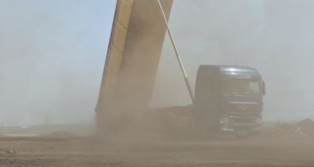Недалеко от Криворожского шоссе водитель сбрасывал в балку отходы металлургического производства (ФОТО)
