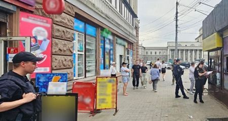 В Днепре возле вокзала мужчина ударил ножом прохожего (ФОТО)