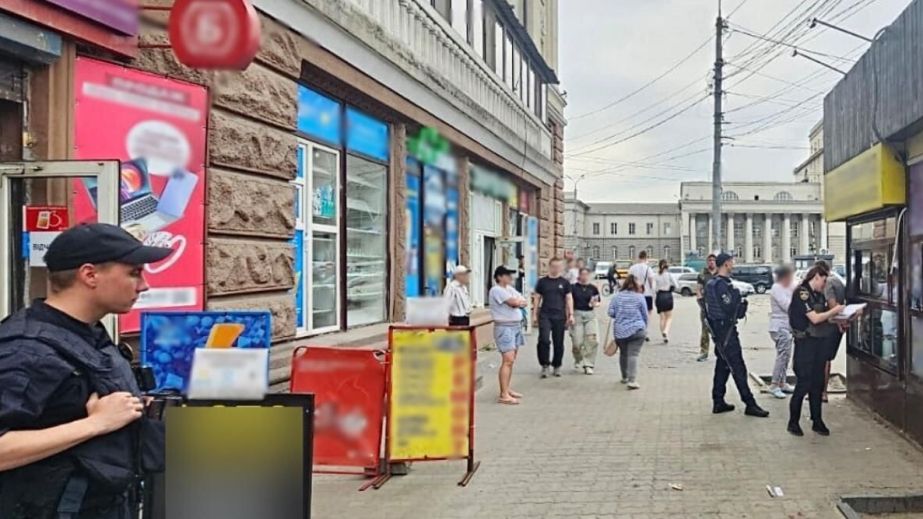 В Днепре возле вокзала мужчина ударил ножом прохожего (ФОТО)