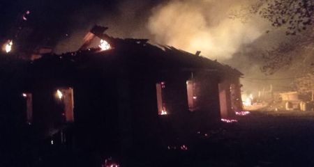 У ДСНС показали кадри ліквідації наслідків "шахедної" атаки на Синельниківщину (ФОТО)