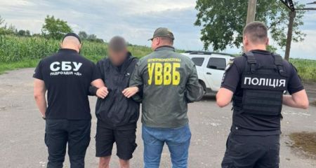 Мешканець Дніпропетровщини заплатив 8 тисяч доларів за виїзд за кордон, однак був затриманий