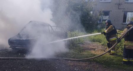 У Межовій внаслідок влучання ворожого дрону загорівся легковик