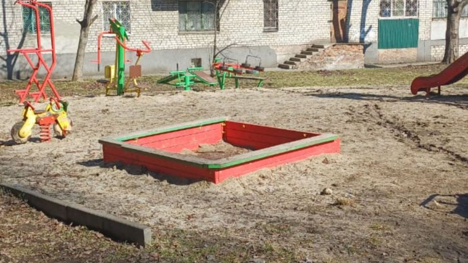 Схема на 700 тысяч: в Кривом Роге предпринимателя подозревают в поставке некачественного песка для детских площадок (ФОТО)