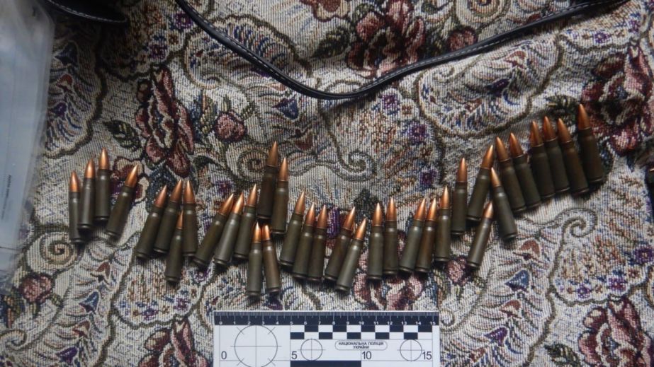 От самодельного пистолета до гранатометов: у жителя Каменского изъяли тайник оружия и взрывчатки (ФОТО)
