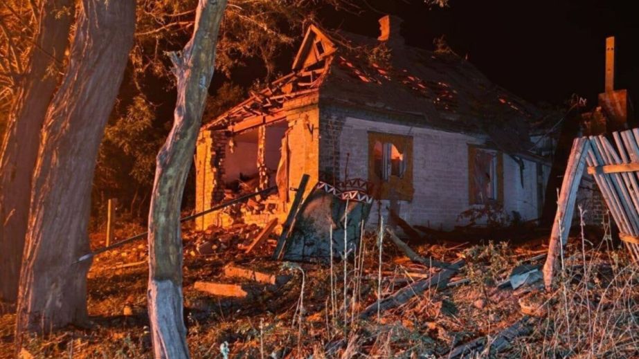 Вночі росіяни атакували Дніпропетровщину дронами, артилерією та КАБами: постраждала людина (ФОТО)
