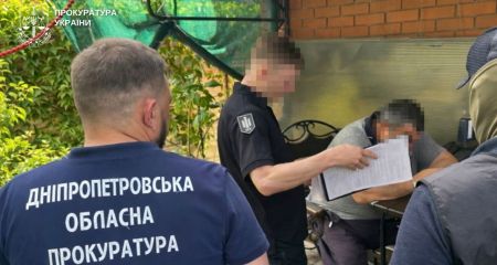 Обещал "облегчить" условия в колонии за $1200: в Днепропетровской области сообщено о подозрении экспосадовцу юстиции